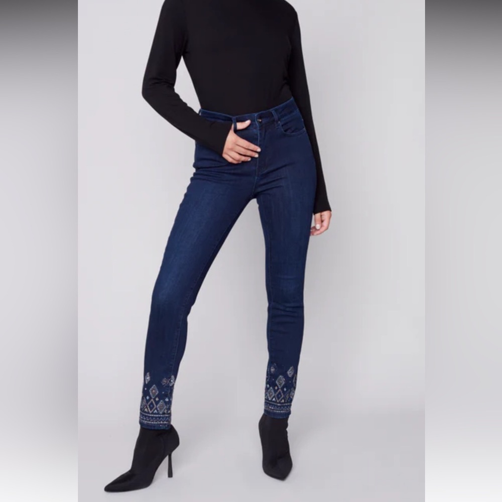 Charlie B blue black denim jeans women’s size 6 , worn once .